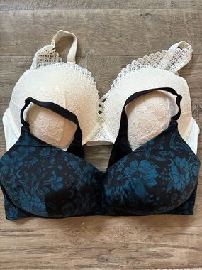 Torrid Curve 2 Bras Wirefree Underwired Lace Skull Floral Print